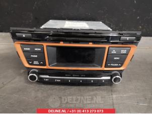 Używane Radio Hyundai i20 (GBB) 1.4i 16V Cena na żądanie oferowane przez V.Deijne Jap.Auto-onderdelen BV