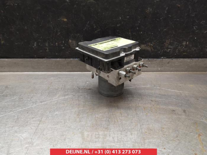Usagé Pompe ABS Toyota Verso 2.2 16V D-4D-F Prix € 75,00 Règlement à la marge proposé par V.Deijne Jap.Auto-onderdelen BV