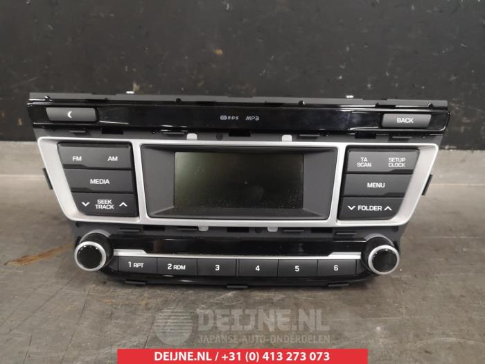 Używane Radio Hyundai i20 (GBB) 1.2i 16V Cena € 50,00 Procedura marży oferowane przez V.Deijne Jap.Auto-onderdelen BV