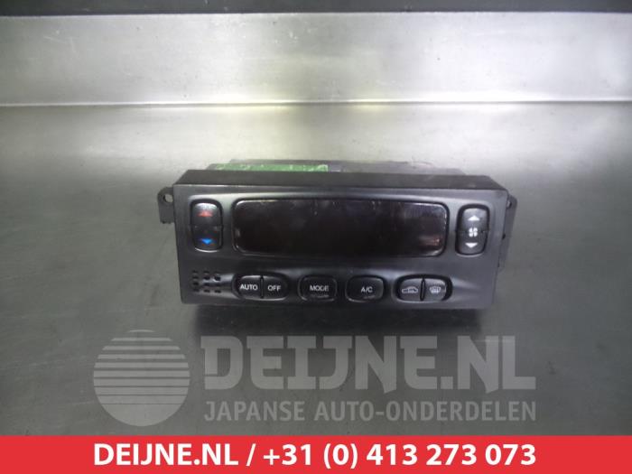 Heater control panel from a Daewoo Nubira Wagon (J100) 2.0 16V 2000