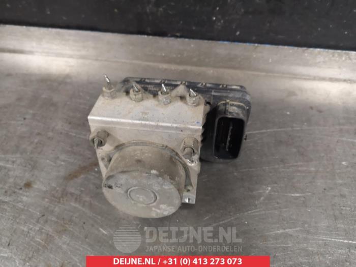 Usagé Bloc ABS Toyota iQ 1.0 12V VVT-i Prix € 150,00 Règlement à la marge proposé par V.Deijne Jap.Auto-onderdelen BV