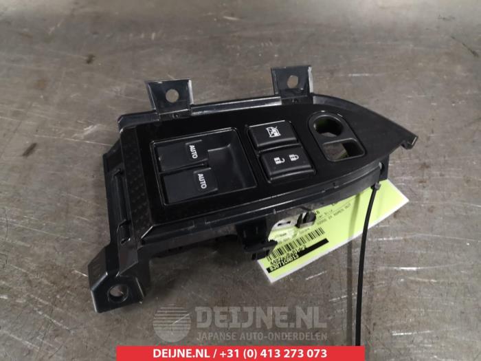 Usados Interruptor combinado de ventanillas Toyota GT 86 (ZN) 2.0 16V Precio € 75,00 Norma de margen ofrecido por V.Deijne Jap.Auto-onderdelen BV