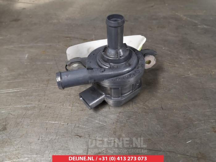 Water pump from a Toyota Auris (E18) 1.2 T 16V 2015