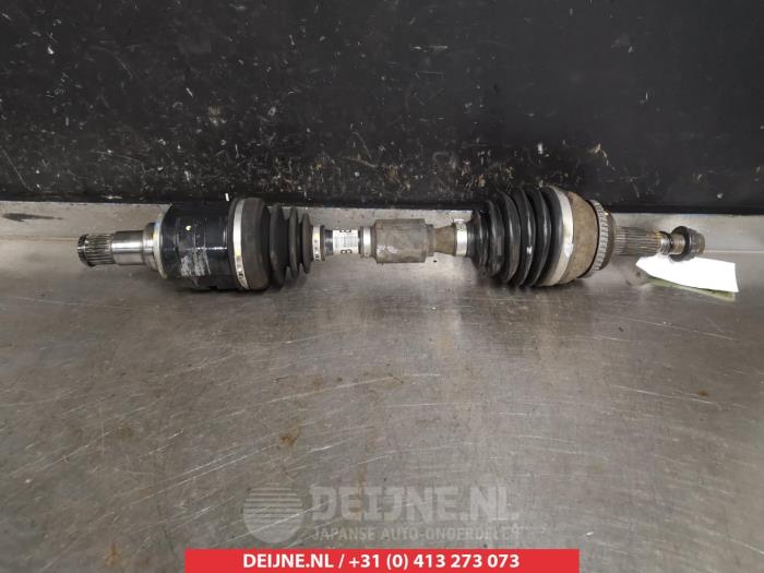 Gebrauchte Antriebswelle links vorne Toyota Corolla Verso (R10/11) 2.2 D-4D 16V Preis € 50,00 Margenregelung angeboten von V.Deijne Jap.Auto-onderdelen BV