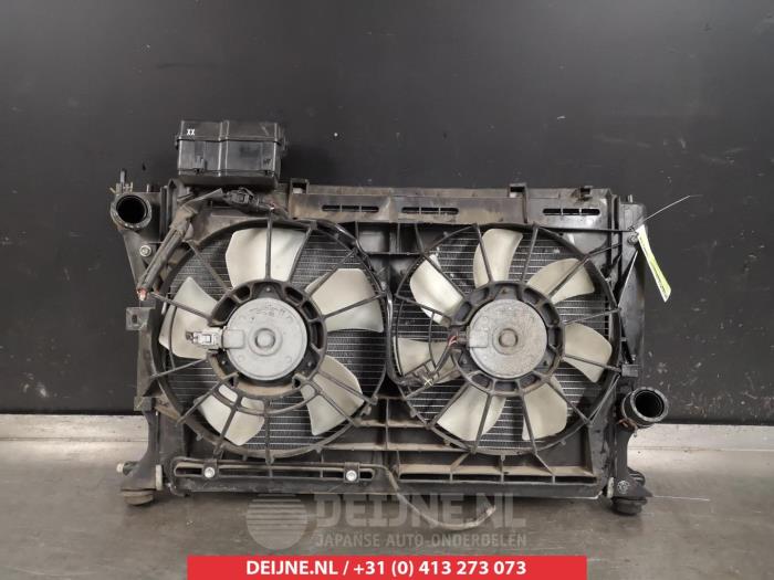 Used Radiator Toyota Corolla Verso (R10/11) 2.2 D-4D 16V Price € 35,00 Margin scheme offered by V.Deijne Jap.Auto-onderdelen BV