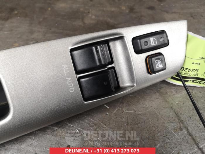 Usados Interruptor combinado de ventanillas Toyota Corolla (E12) 1.6 16V VVT-i Precio € 25,00 Norma de margen ofrecido por V.Deijne Jap.Auto-onderdelen BV