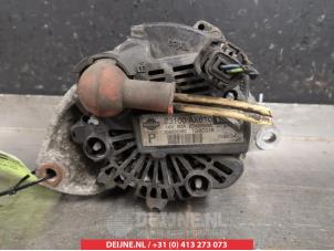 Dynamo van een Nissan Micra (K12) 1.2 16V 2004