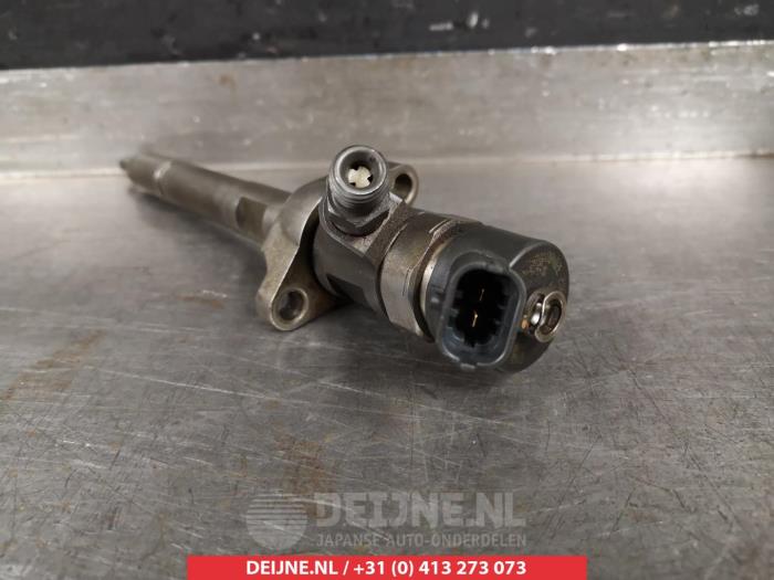 Injector (diesel) from a Mazda 3. 2004