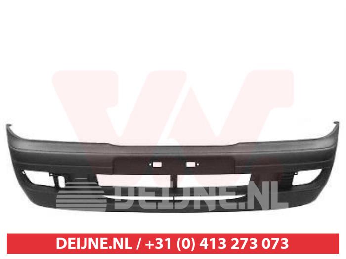 Front bumper from a Nissan Primera 1996