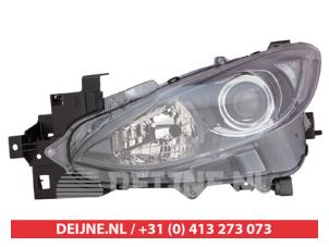 Nowe Reflektor lewy Mazda 3. Cena € 143,30 Z VAT oferowane przez V.Deijne Jap.Auto-onderdelen BV