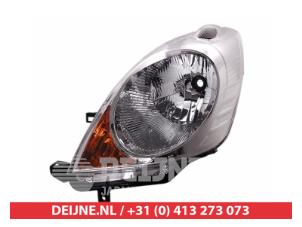 New Headlight, left Nissan Note Price € 101,56 Inclusive VAT offered by V.Deijne Jap.Auto-onderdelen BV