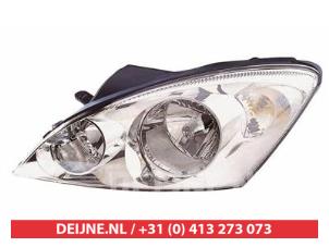 New Headlight, left Kia Cee'D Price € 114,26 Inclusive VAT offered by V.Deijne Jap.Auto-onderdelen BV