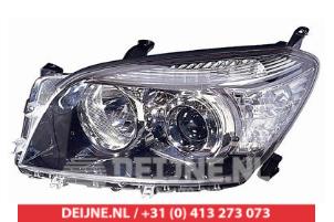 New Headlight, left Toyota Rav-4 Price € 172,34 Inclusive VAT offered by V.Deijne Jap.Auto-onderdelen BV