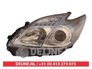 New Headlight, left Toyota Prius Price € 183,23 Inclusive VAT offered by V.Deijne Jap.Auto-onderdelen BV