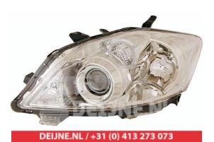 New Headlight, left Toyota Auris Price € 141,49 Inclusive VAT offered by V.Deijne Jap.Auto-onderdelen BV