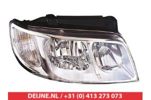 New Headlight, right Hyundai Matrix Price € 105,19 Inclusive VAT offered by V.Deijne Jap.Auto-onderdelen BV