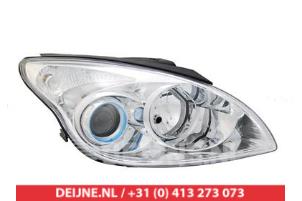 New Headlight, right Hyundai I30 Price € 181,42 Inclusive VAT offered by V.Deijne Jap.Auto-onderdelen BV
