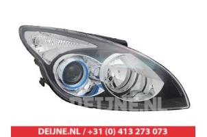 New Headlight, right Hyundai I30 Price € 130,60 Inclusive VAT offered by V.Deijne Jap.Auto-onderdelen BV
