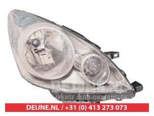 New Headlight, right Nissan Note Price € 110,63 Inclusive VAT offered by V.Deijne Jap.Auto-onderdelen BV