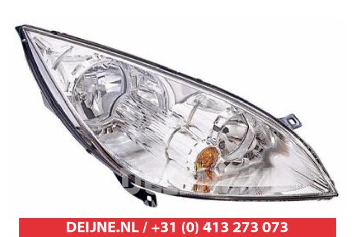Headlight, right from a Mitsubishi Colt 2004