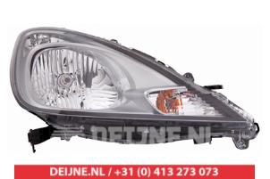 New Headlight, right Honda Jazz Price € 116,08 Inclusive VAT offered by V.Deijne Jap.Auto-onderdelen BV