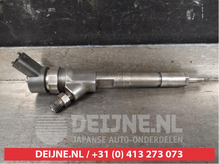 Injector (diesel) from a Toyota Corolla (E12) 1.4 D-4D 16V 2005