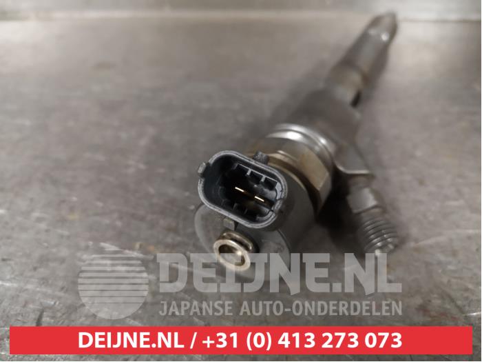 Injector (diesel) from a Toyota Corolla (E12) 1.4 D-4D 16V 2005