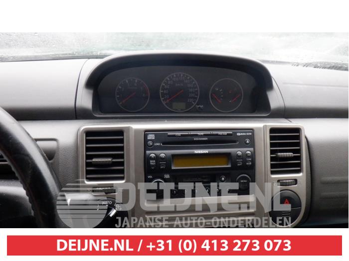 Radio d'un Nissan X-Trail (T30) 2.2 dCi 16V 4x4 2004
