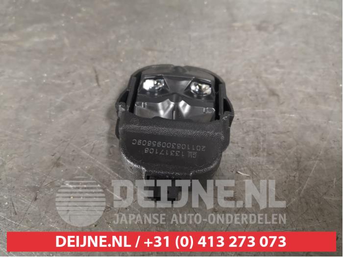 Begagnade Regnsensor Chevrolet Orlando (YYM/YYW) 1.8 16V VVT Pris € 25,00 Marginaltabell erbjuds av V.Deijne Jap.Auto-onderdelen BV
