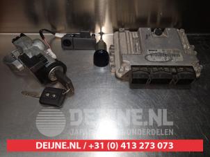 Used Ignition lock + key Nissan Primera (P12) 1.9 dCi Price on request offered by V.Deijne Jap.Auto-onderdelen BV
