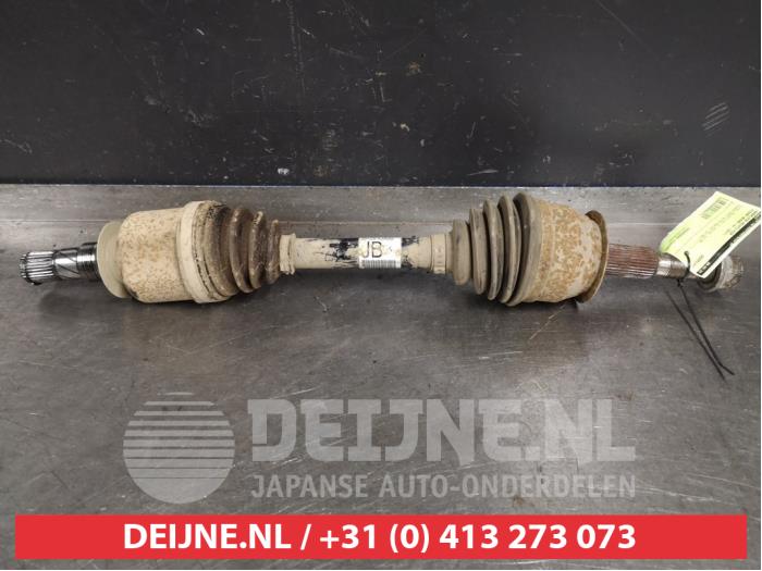 Nissan Navara Front drive shafts, right stock | ProxyParts.com