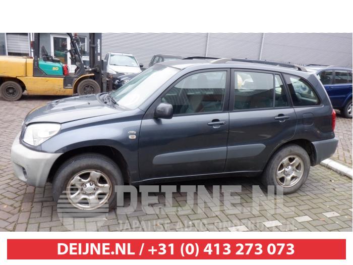 Usados Ventanilla triangular izquierda detrás Toyota RAV4 (A2) 2.0 D-4D 16V 4x4 Precio € 35,00 Norma de margen ofrecido por V.Deijne Jap.Auto-onderdelen BV