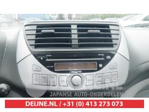 Używane Radio Nissan Pixo (D31S) 1.0 12V Cena € 35,00 Procedura marży oferowane przez V.Deijne Jap.Auto-onderdelen BV