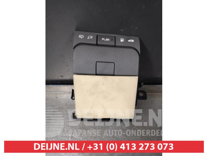Używane Przelacznik Lexus GS (..S19) 300 3.0 24V VVT-i Cena € 50,00 Procedura marży oferowane przez V.Deijne Jap.Auto-onderdelen BV