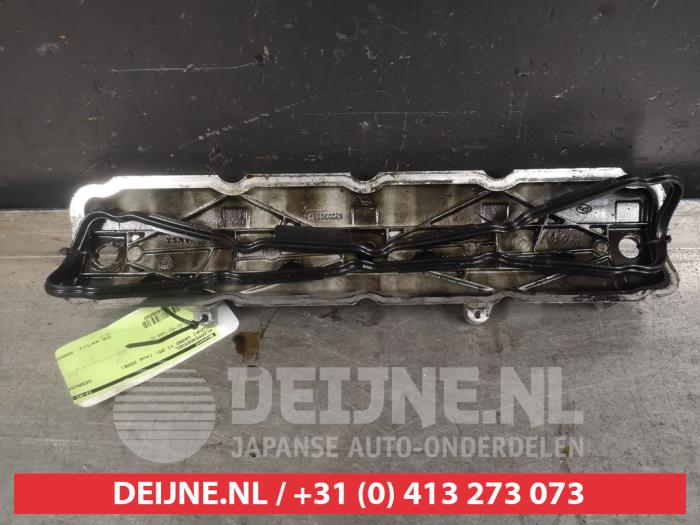 Ventildeckel van een Suzuki Grand Vitara II (JT) 1.9 DDiS 2006