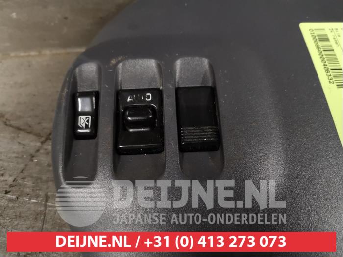 Usados Interruptor combinado de ventanillas Daihatsu Terios (J1) 1.3 16V DVVT 4x2 Precio € 25,00 Norma de margen ofrecido por V.Deijne Jap.Auto-onderdelen BV