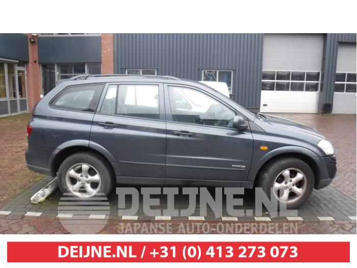 Usados Ventanilla triangular derecha detrás Ssang Yong Kyron 2.0 M 200 Xdi 16V 4x4 Precio € 35,00 Norma de margen ofrecido por V.Deijne Jap.Auto-onderdelen BV