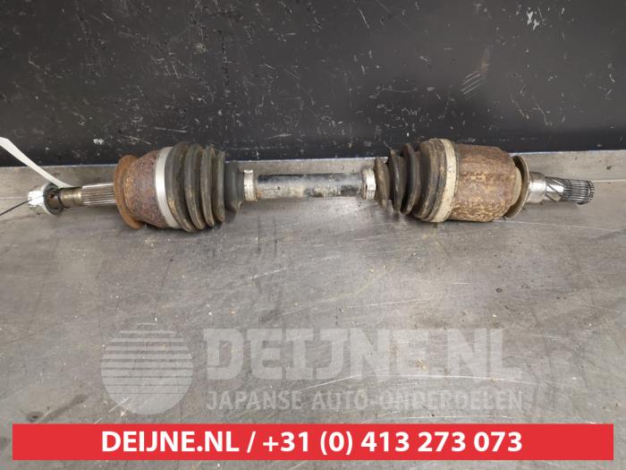 Nissan Navara Front drive shafts, right stock | ProxyParts.com