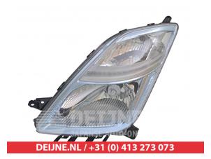 New Headlight, left Toyota Prius Price € 154,19 Inclusive VAT offered by V.Deijne Jap.Auto-onderdelen BV