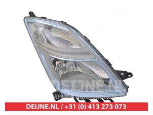 New Headlight, right Toyota Prius Price € 154,19 Inclusive VAT offered by V.Deijne Jap.Auto-onderdelen BV
