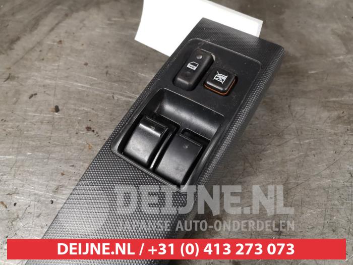 Usados Interruptor combinado de ventanillas Toyota Corolla Verso (R10/11) 1.6 16V VVT-i Precio € 20,00 Norma de margen ofrecido por V.Deijne Jap.Auto-onderdelen BV