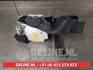 Used Rear seatbelt, right Toyota RAV4 (A5) 2.5 Hybrid 16V AWD Price € 150,00 Margin scheme offered by V.Deijne Jap.Auto-onderdelen BV
