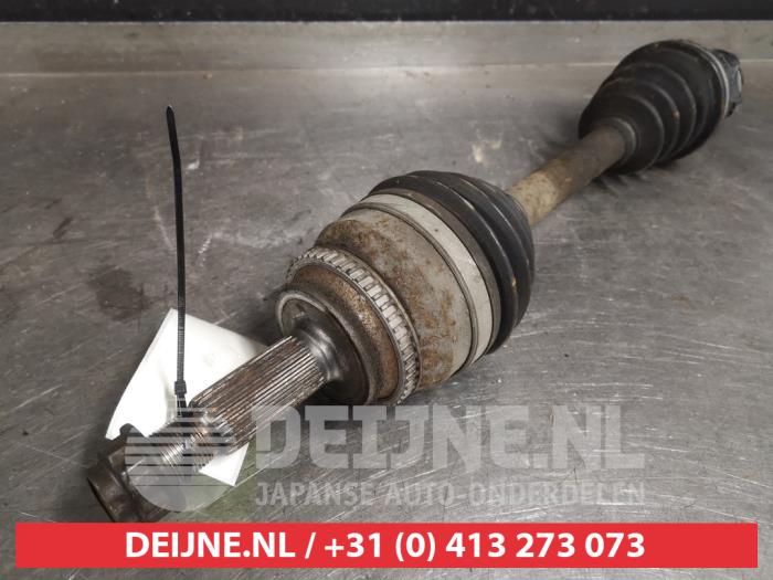 Front drive shaft, left from a Toyota Corolla Verso (R10/11) 2.0 D-4D 16V 2005