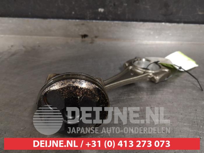 Używane Tlok Mazda 2 (DJ/DL) 1.5 SkyActiv-G 90 Cena € 50,00 Procedura marży oferowane przez V.Deijne Jap.Auto-onderdelen BV