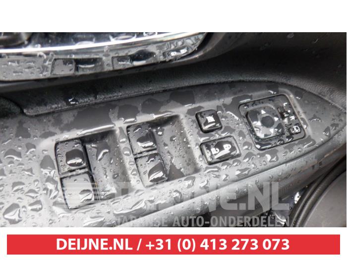 Usados Interruptor combinado de ventanillas Mitsubishi Outlander (GF/GG) 2.0 16V PHEV 4x4 Precio € 50,00 Norma de margen ofrecido por V.Deijne Jap.Auto-onderdelen BV