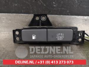 Usados Interruptor tapa de depósito Hyundai Ioniq 1.6 GDI 16V Hybrid Precio de solicitud ofrecido por V.Deijne Jap.Auto-onderdelen BV