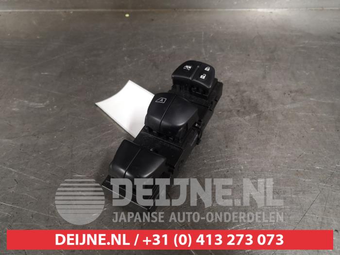 Usados Interruptor combinado de ventanillas Nissan Pulsar (C13) 1.2 DIG-T 16V Precio € 50,00 Norma de margen ofrecido por V.Deijne Jap.Auto-onderdelen BV
