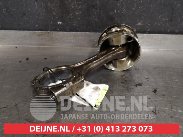 Kolben van een Toyota Auris (E15) 2.2 D-CAT 16V 2008