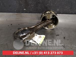 Kolben van een Toyota Auris (E15) 2.2 D-CAT 16V 2008