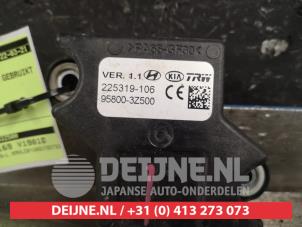 Däcktrycksmodul från en Hyundai i40 CW (VFC) 1.7 CRDi 16V 2015